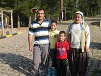 Mustafa, Serhad, Gizem und Emine