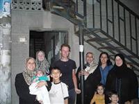 Neben Siham (rechts) mit Familie