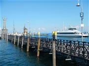 Hafen Konstanz mit Katamaran