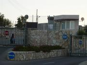 Israelische Sperranlagen direkt vor dem Eingang (27.06.2007)