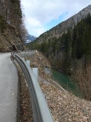 um den  Trattenbachtunnel herumfahren