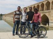 Isfahan, mit Qaem, Muhammad und Parva an der 33-Bogen-Brücke