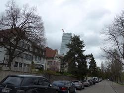 Basel, vorbei am neuen Roche-Turm