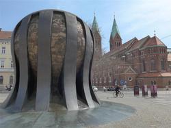 Maribor, Denkmal an die Unterdrückung im 2. WK und Franziskanerkirche